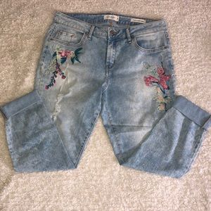 Jessica Simpson forever rolled embroidered jeans. Waist size 31